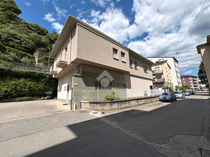 Casa con 10 locali in vendita in Via Francesco Saverio Quadrio, Sondrio