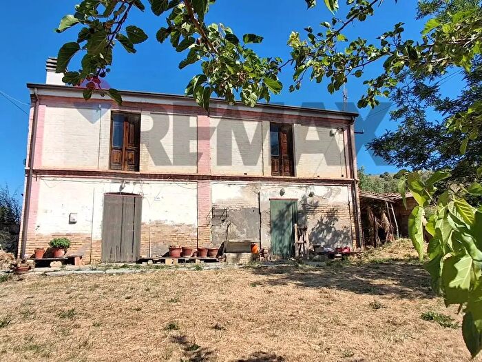 Casa quadrilocale in vendita in Contrada Rizzacorno, Lanciano