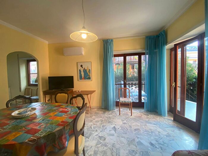 Appartamento con 5 locali in vendita in Sperlonga