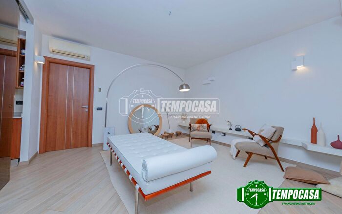 Appartamento trilocale in vendita in Via Fratelli Morelli, Milano