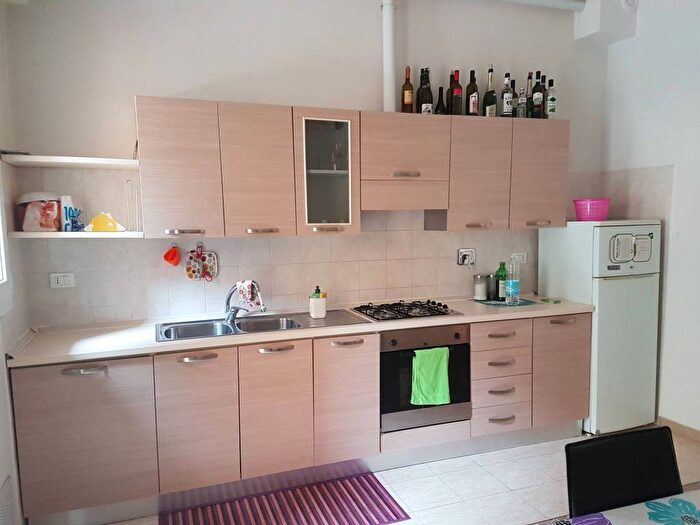 Appartamento trilocale in affitto in Via Mascarella, Irnerio, Bologna