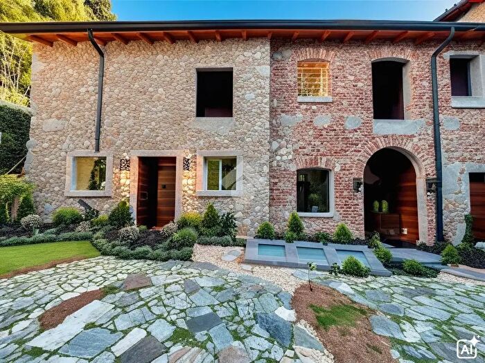 Appartamento trilocale in vendita in Via Guglielmo Marconi, Sona