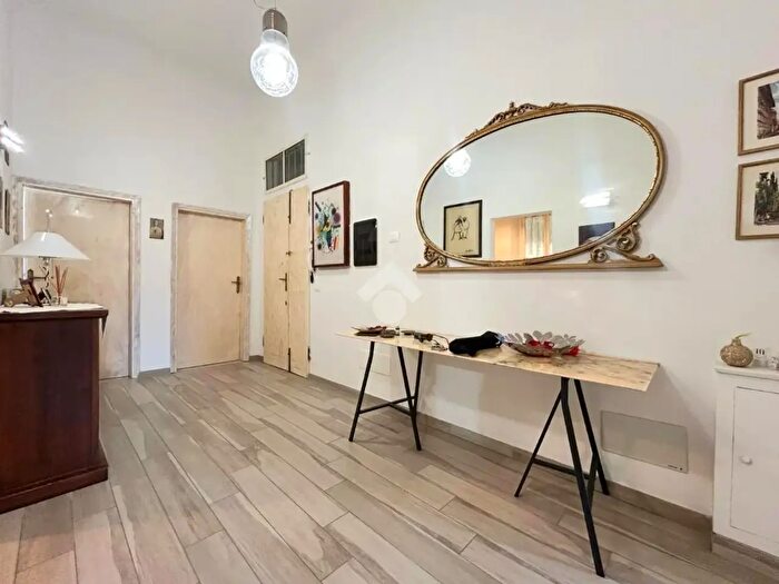 Appartamento con 5 locali in affitto in Via Maffei, Firenze