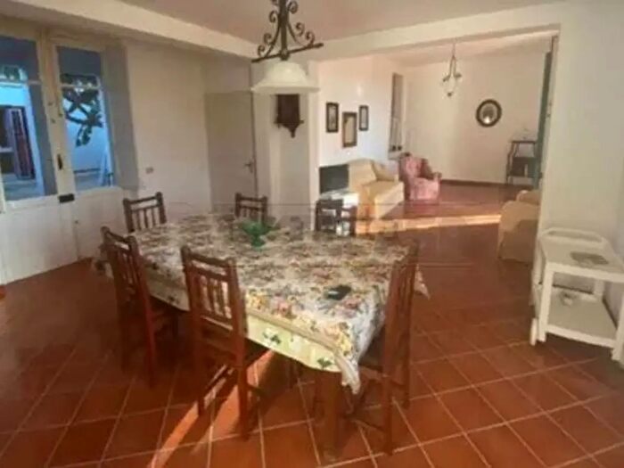 Casa con 10 locali in vendita in Marsala