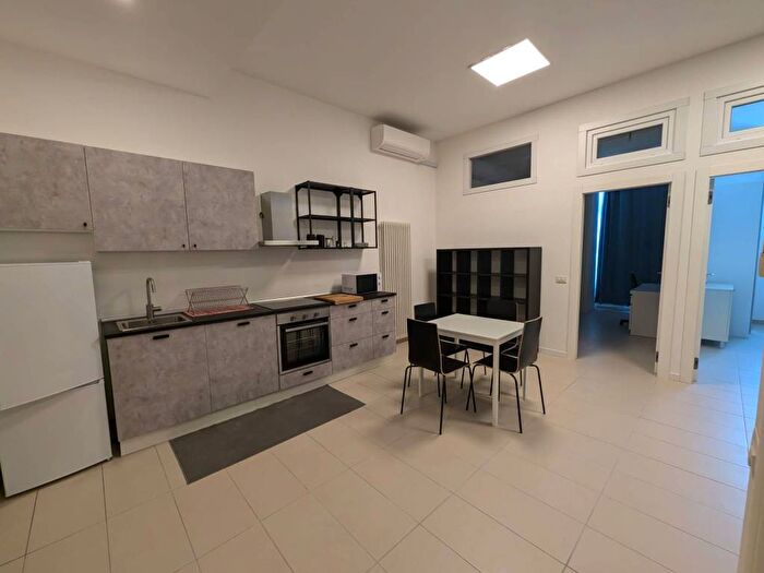 Appartamento trilocale in affitto in Via Cevedale, Dergano, Milano