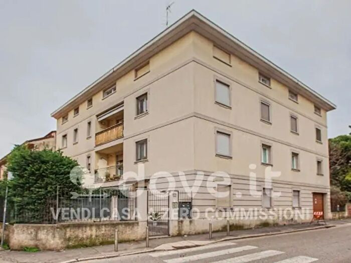 Appartamento trilocale in vendita in Via Francesco Rismondo, Milano