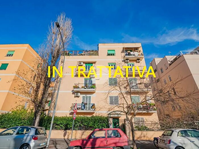 Appartamento trilocale in vendita in Via Lucio Mario Perpetuo, Roma