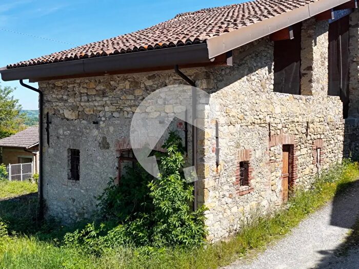 Casa quadrilocale in vendita in Via Chiesa, Viano
