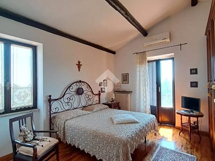 Casa con 5 locali in vendita in Velletri