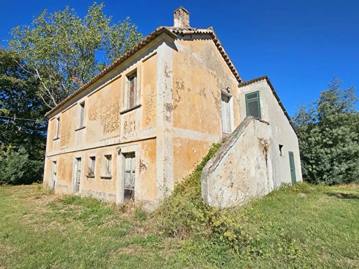 Casa con 8 locali in vendita in Loc Castagnara, Argusto