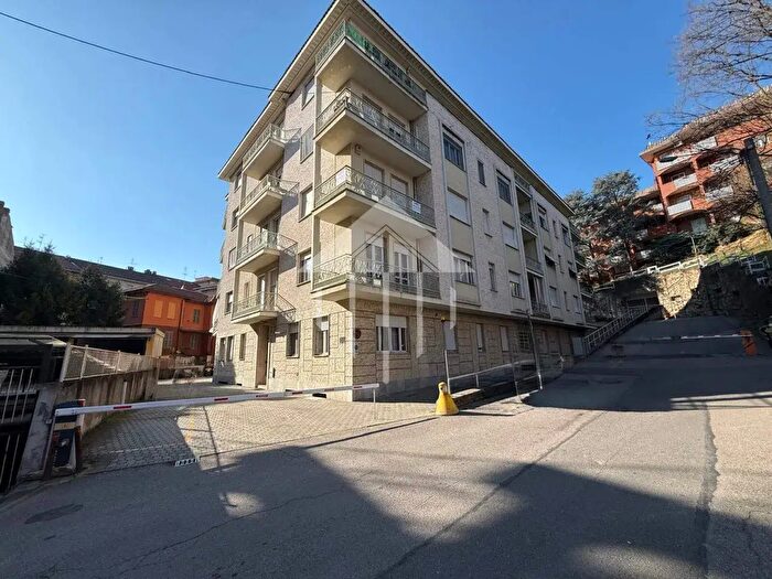 Appartamento con 9 locali in vendita in Via Bigatti, Asti