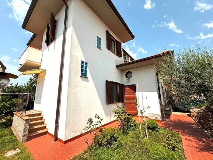 Casa con 8 locali in vendita in Rosignano Marittimo