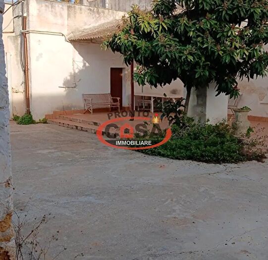 Casa con 7 locali in vendita in Petrosino