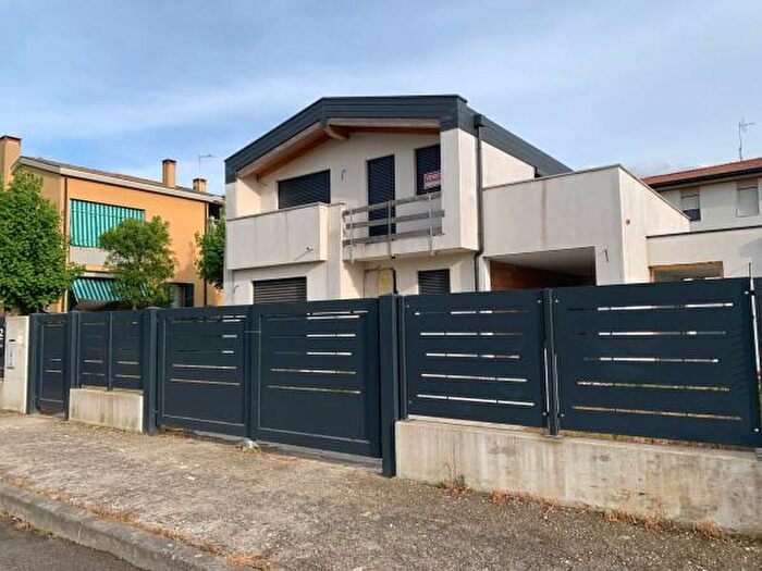 Casa quadrilocale in vendita in Via Pisa, Mira