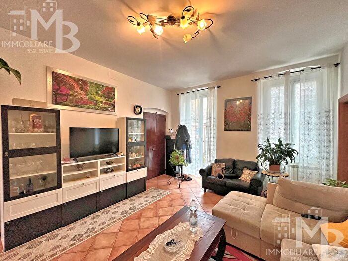 Appartamento con 5 locali in vendita in Via Vittorio Veneto, Uscio