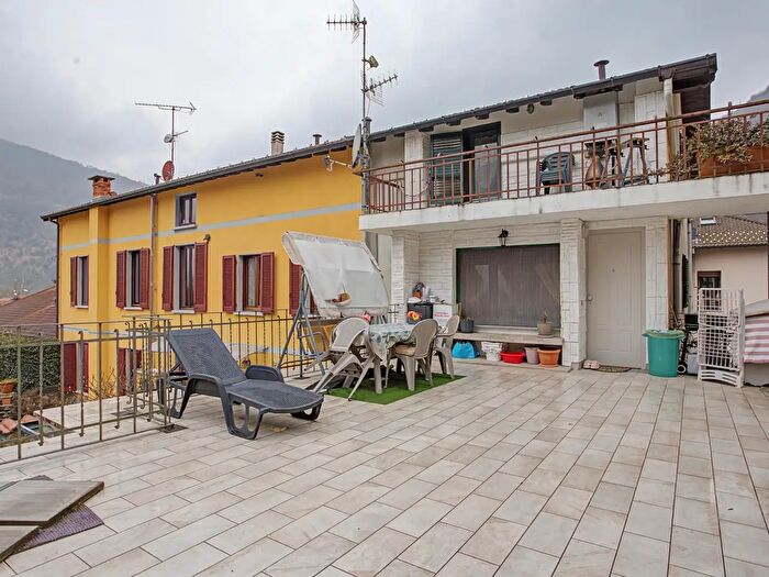 Appartamento con 5 locali in vendita in Via Odoardo Tabacchi, Valganna