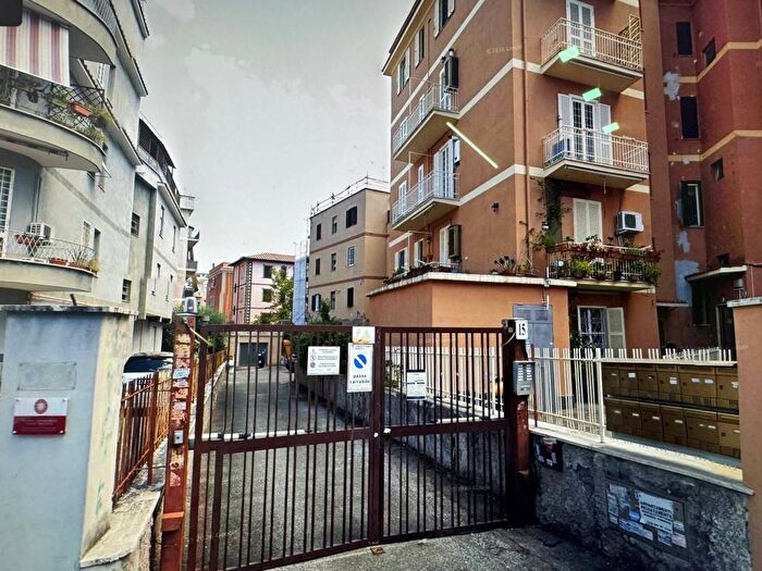 Appartamento trilocale in affitto in Via Gelasio II, Boccea, Roma
