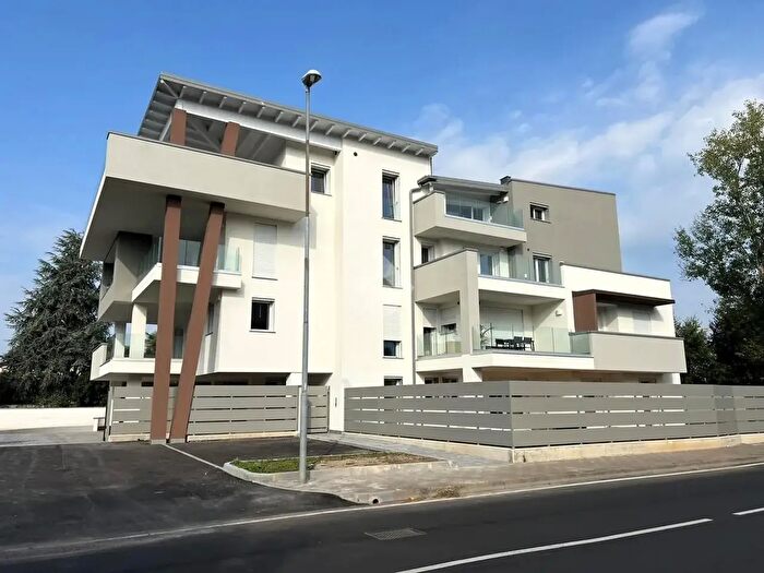 Appartamento trilocale in vendita in Via Cesare Battisti, Carugate