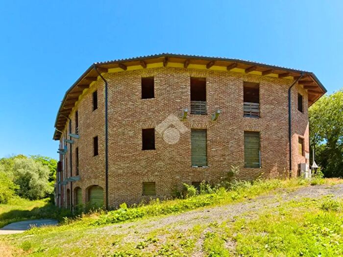Casa con 5 locali in vendita in Via Maestra, Marentino