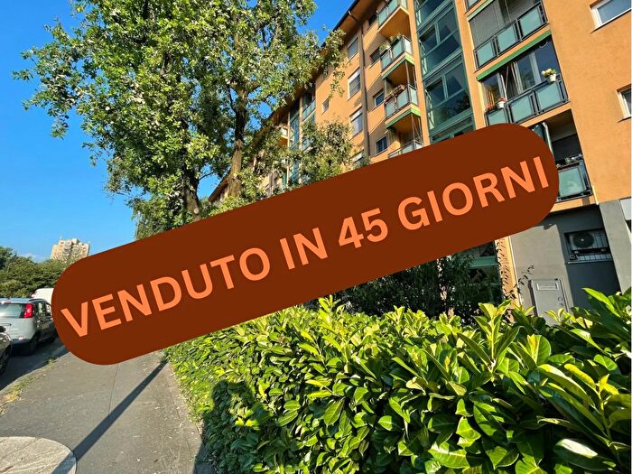 Appartamento trilocale in vendita in Via Giovanola, Milano