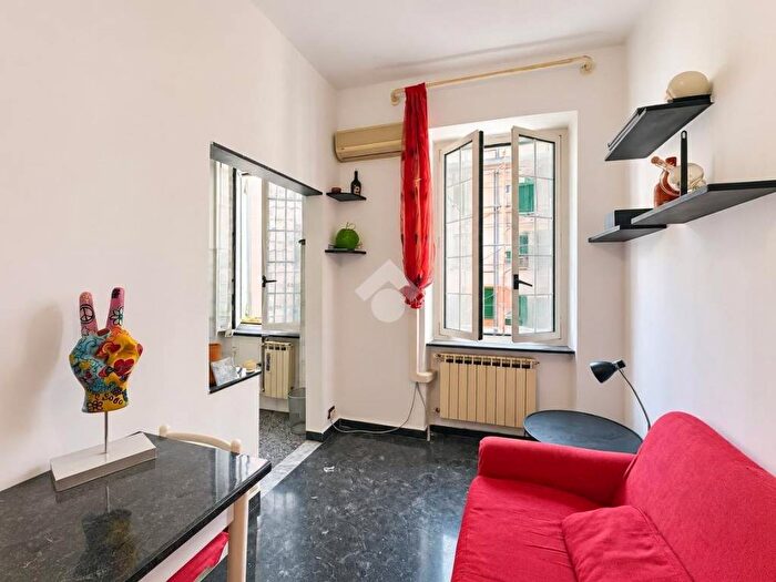 Appartamento quadrilocale in affitto in VIA SANTA MARIA DI CASTELLO, Molo, Genova