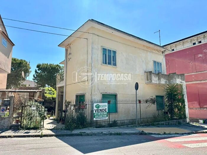 Appartamento con 6 locali in vendita in Via Giovan Battista Marotti, Montemarciano