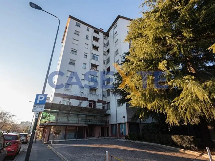 Appartamento quadrilocale in vendita in Via Lucca, Milano