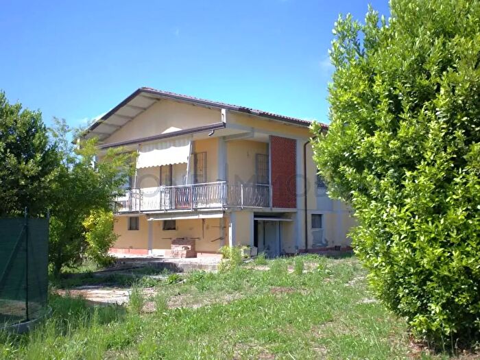 Casa con 11 locali in vendita in Via Fossone, Carrara