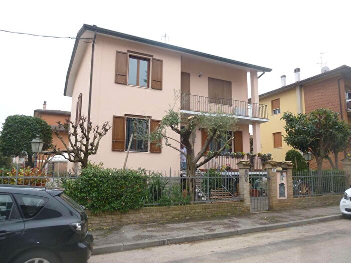Casa con 7 locali in vendita in Via Venturini, Forli