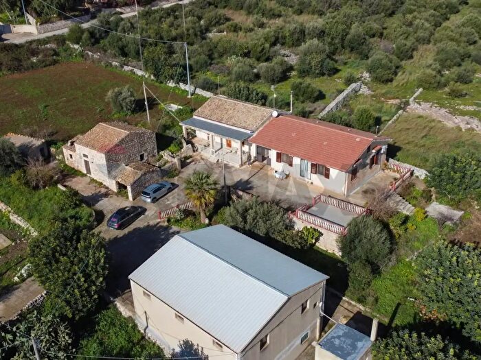 Casa con 15 locali in vendita in Cda San Giovanni Lo Pirato, Scicli