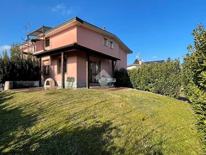 Casa quadrilocale in vendita in Via Vittorio Alfieri, Muggiò