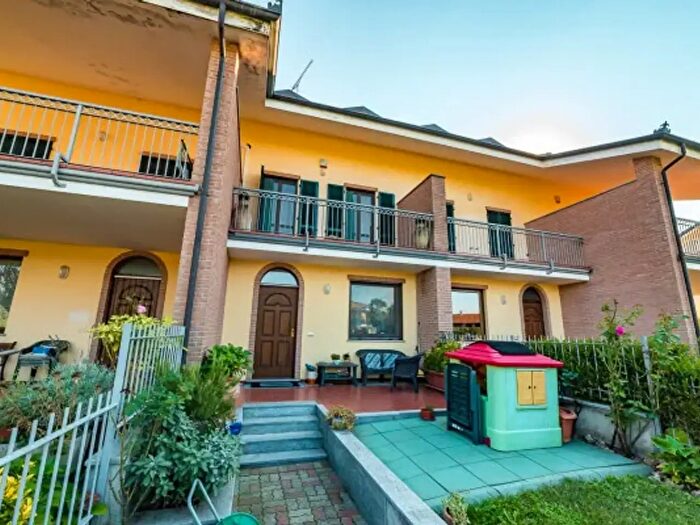 Casa con 6 locali in vendita in Strada Casa del Bosco E, Bra