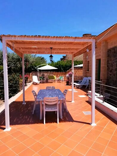 Casa con 9 locali in vendita in Via Mazzaforno, Cefalu