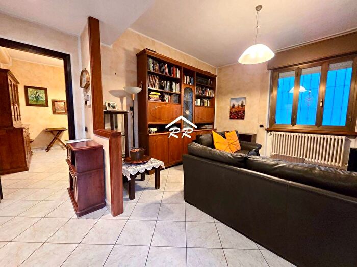 Appartamento trilocale in affitto in Via Camillo Benso di Cavour, Centro, Pero