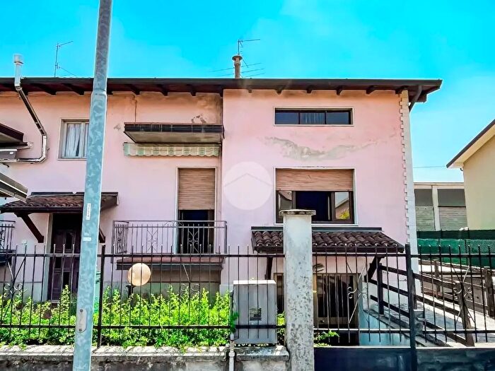 Casa trilocale in vendita in Via Tito Speri Traversa II, Chiari