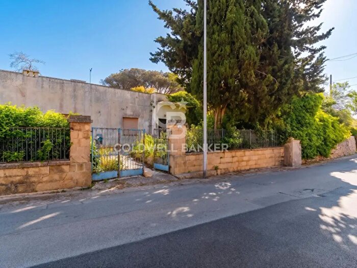 Casa con 6 locali in vendita in Via Genova, Tuglie