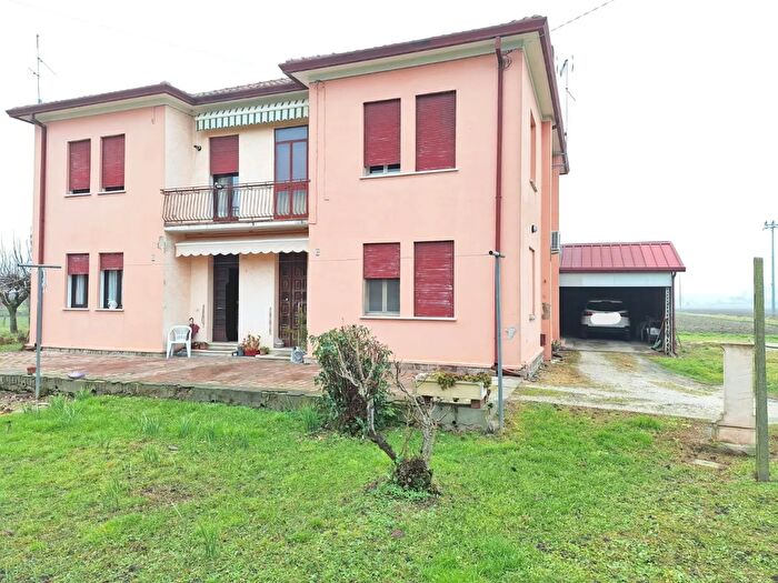 Casa quadrilocale in vendita in Via Bellini, Rovigo