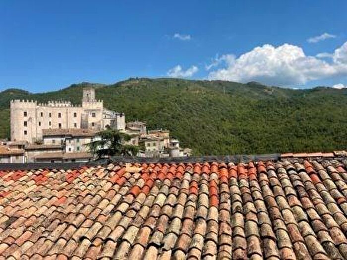 Appartamento trilocale in vendita in Via Umberto I, Cineto Romano