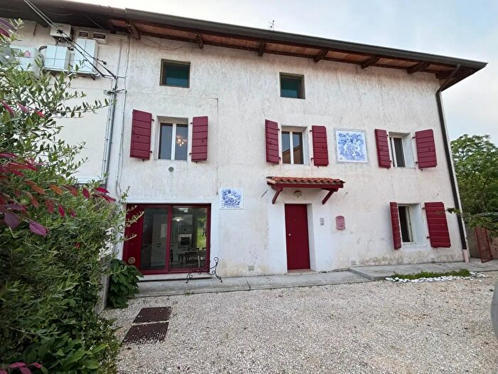 Casa con 6 locali in vendita in Via Fornaci, Pocenia