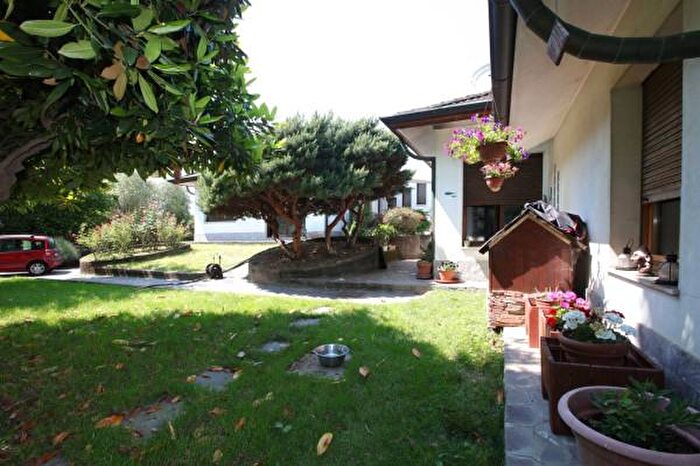 Casa con 6 locali in vendita in Via Gallarate, Cornaredo