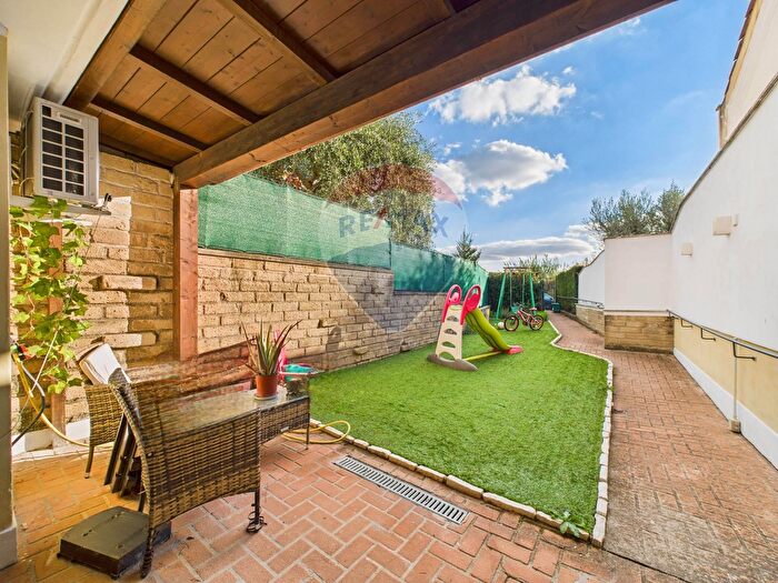 Casa quadrilocale in vendita in Viale Oceania, Formello