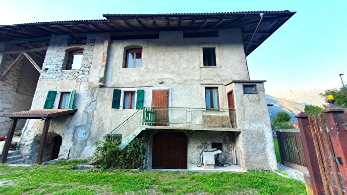 Casa con 5 locali in vendita in Frazione Saone, Tione Di Trento