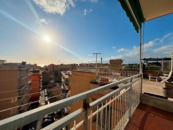 Appartamento con 8 locali in vendita in Viale Pio VII, Genova