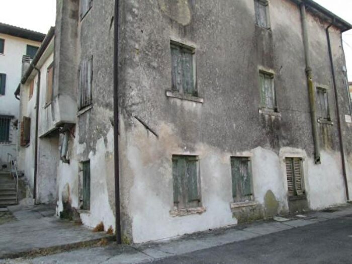 Casa con 5 locali in vendita in Castelcucco