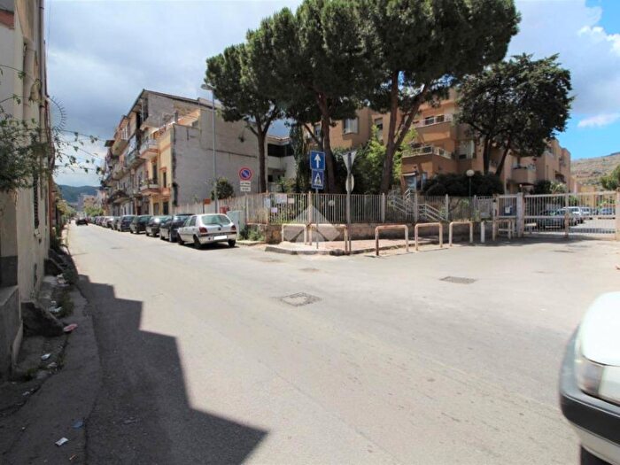 Appartamento quadrilocale in affitto in Via Luigi Vanvitelli, Cruillas, Palermo