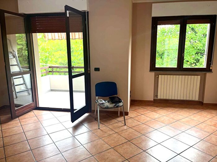 Appartamento con 6 locali in vendita in Via Pellegrino Strobel, Parma