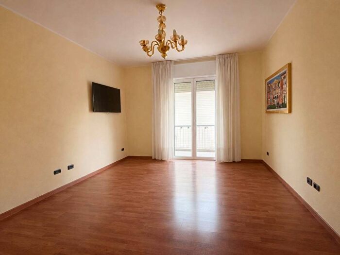 Appartamento trilocale in affitto in Via Cesare Cecchini, Mestre, Venezia