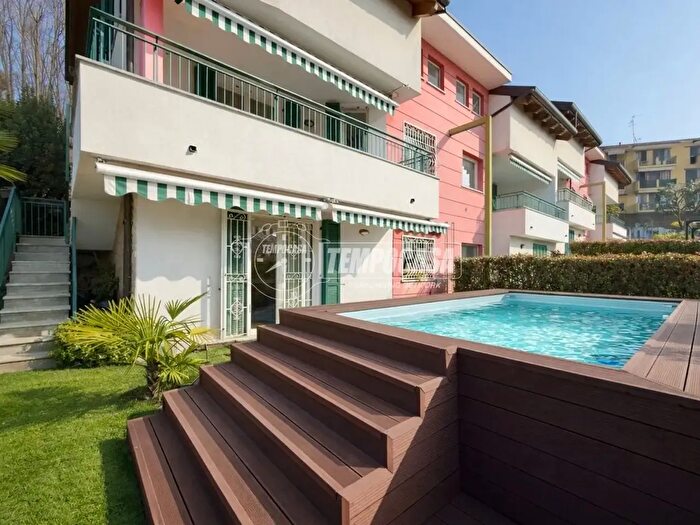 Casa trilocale in vendita in Via Casati, Lesmo