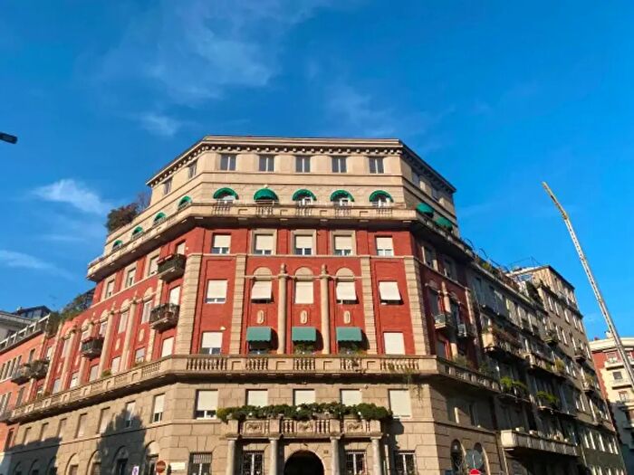 Appartamento trilocale in affitto in Via Monte Cervino, Milano