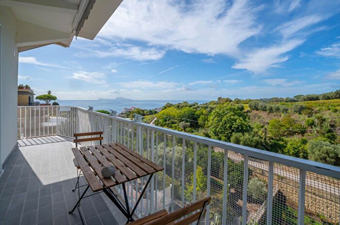 Appartamento con 6 locali in vendita in Via Posillipo, Napoli